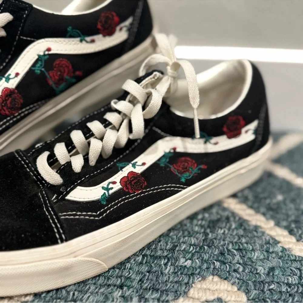 Vans Old Skool Rose Embroidered Black M9 W10.5 Rare - Picture 3 of 10